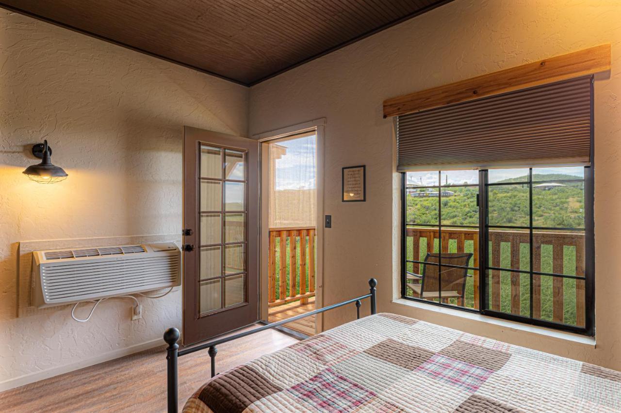 Miners Cabin #4 - King Bed - Private Balcony With Views تومبستون المظهر الخارجي الصورة