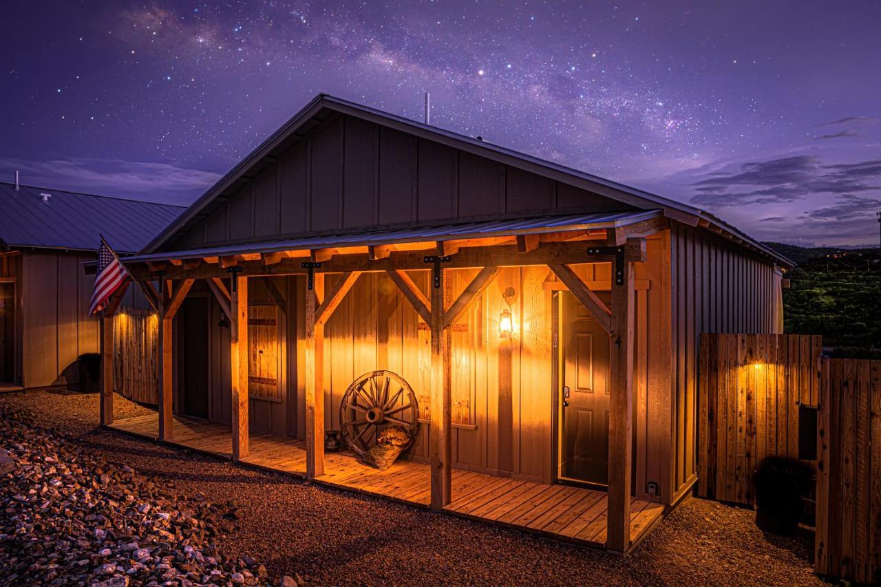 Miners Cabin #4 - King Bed - Private Balcony With Views تومبستون المظهر الخارجي الصورة
